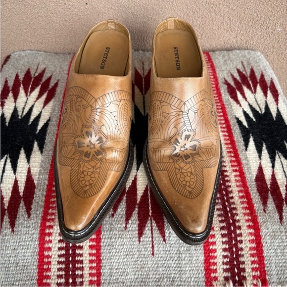 Stetson: Camel Embossed Leather Western Mule: Size 10 - Picture 4 of 9